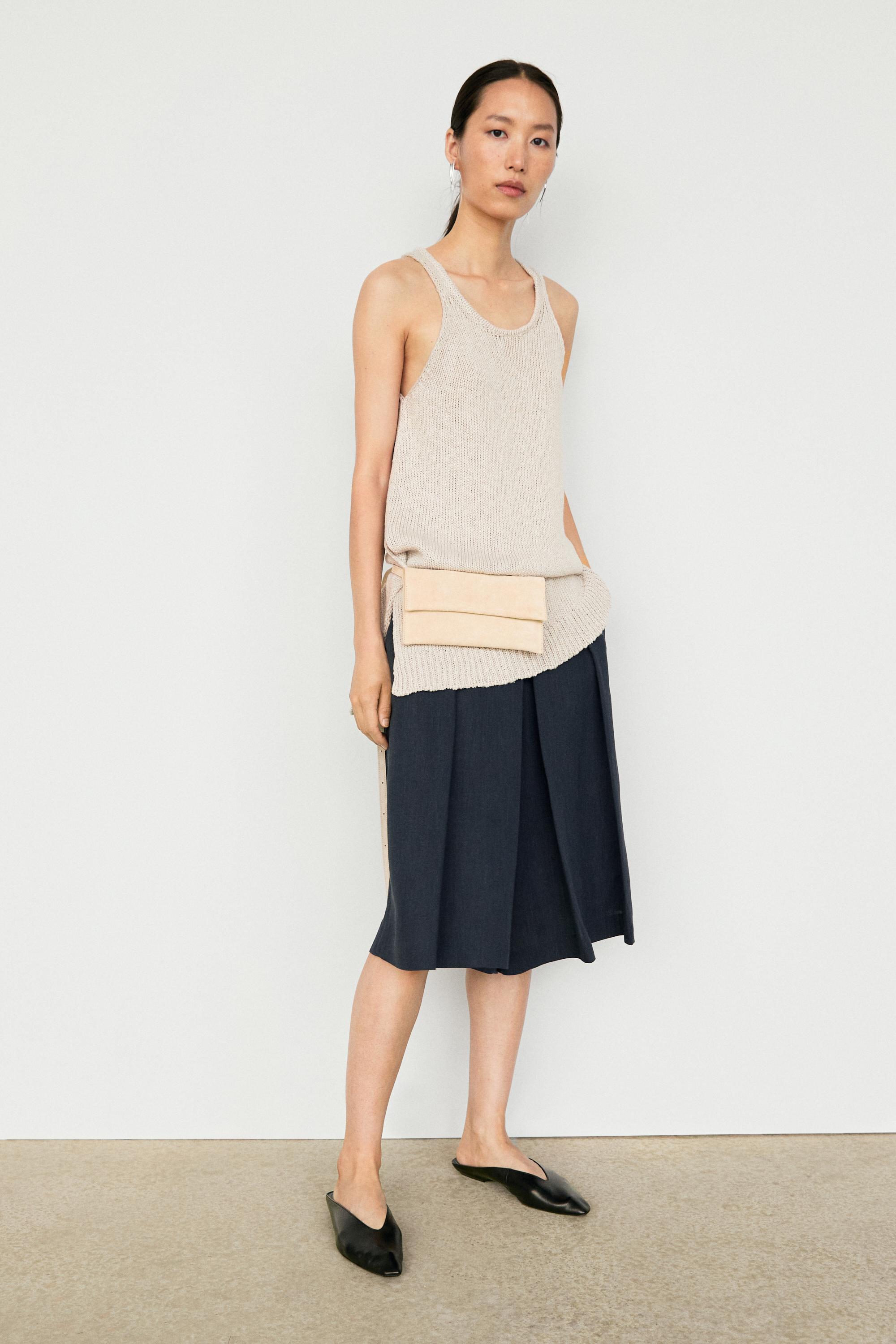 Linen blend Bermuda shorts with pleats